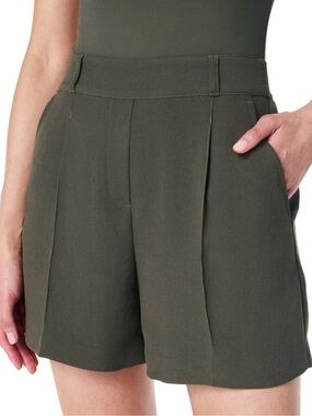 NWT Women’s SPANX Carefree Crepe Trouser Short size small